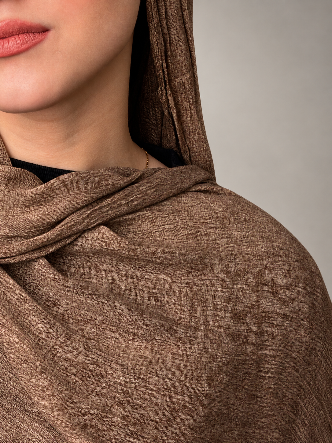 Ruffled scarf - brown