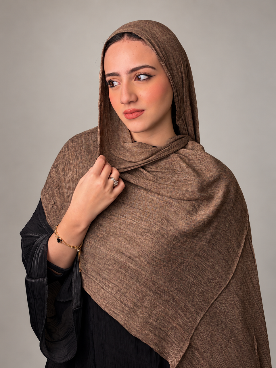 Ruffled scarf - brown