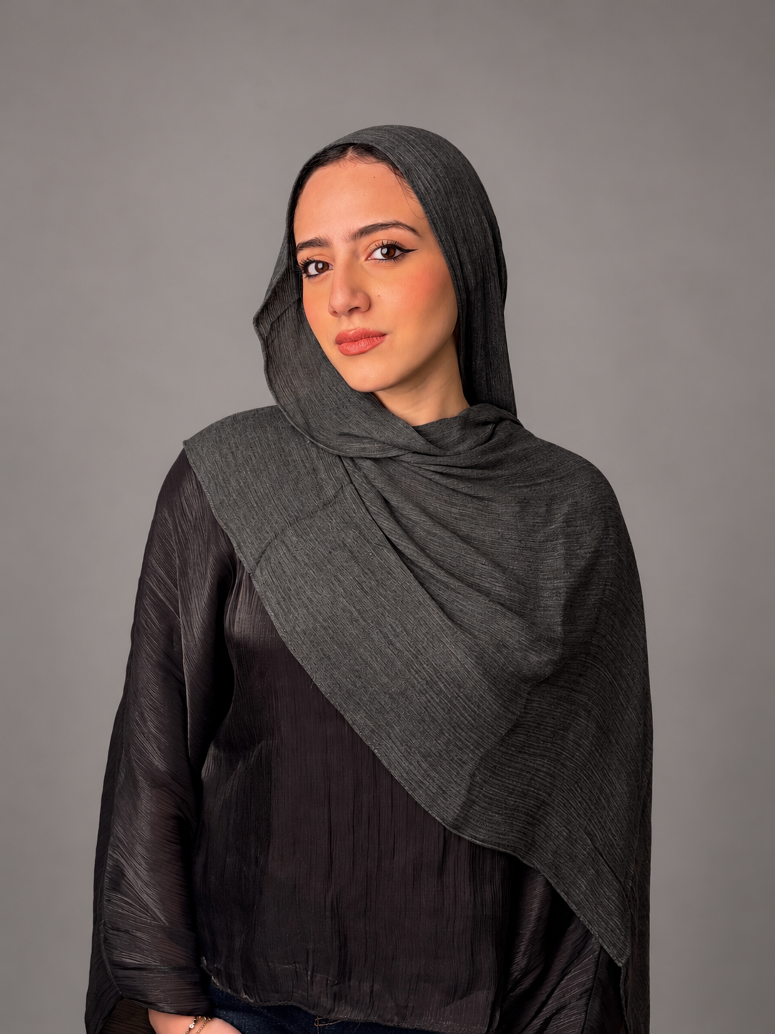 Ruffled scarf - Dark gray 2