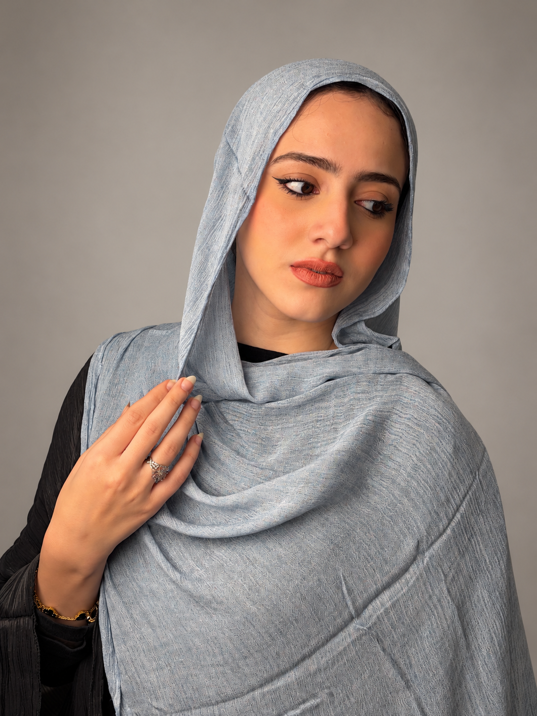 Ruffled scarf - light gray