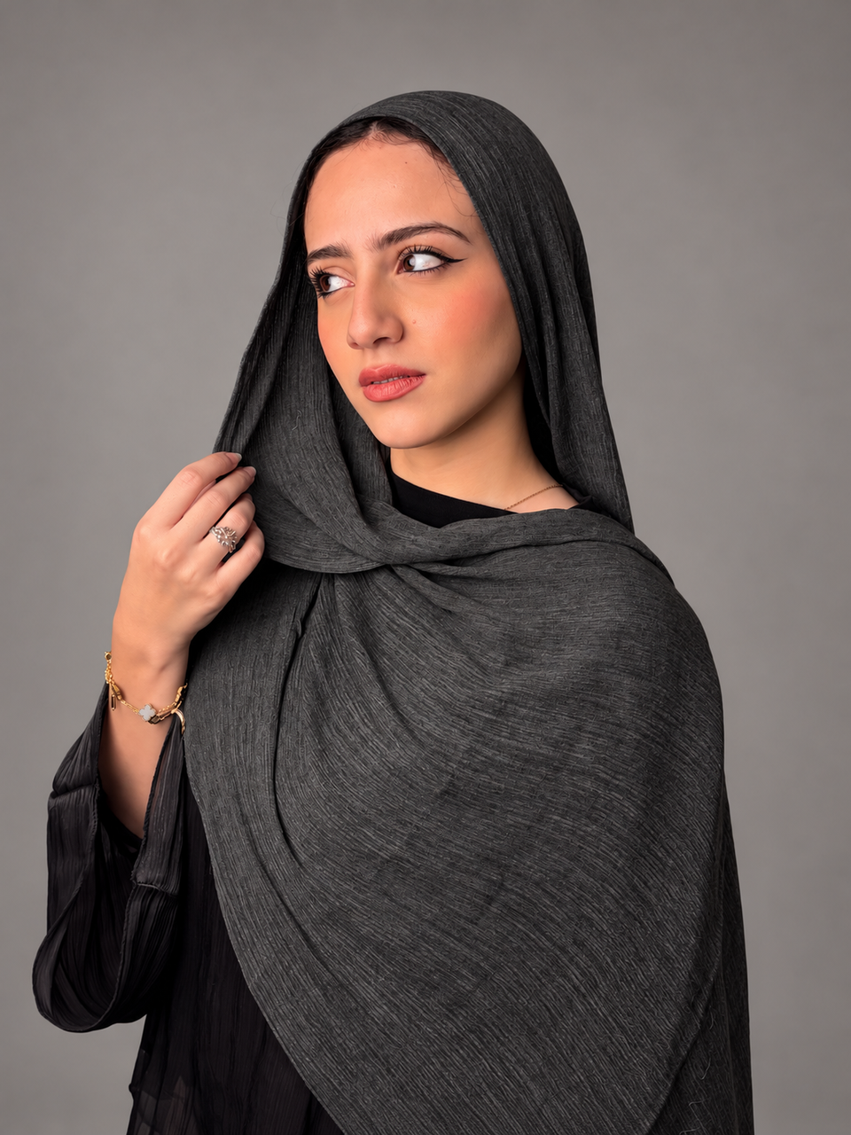 Ruffled scarf - Dark gray 2