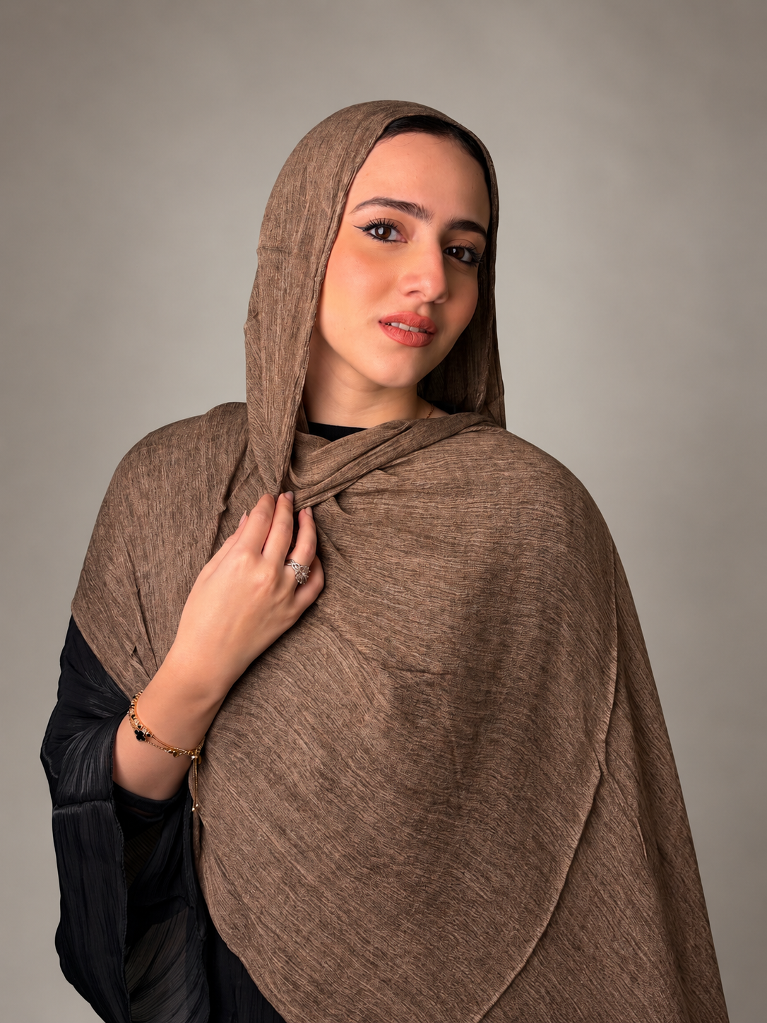 Ruffled scarf - brown