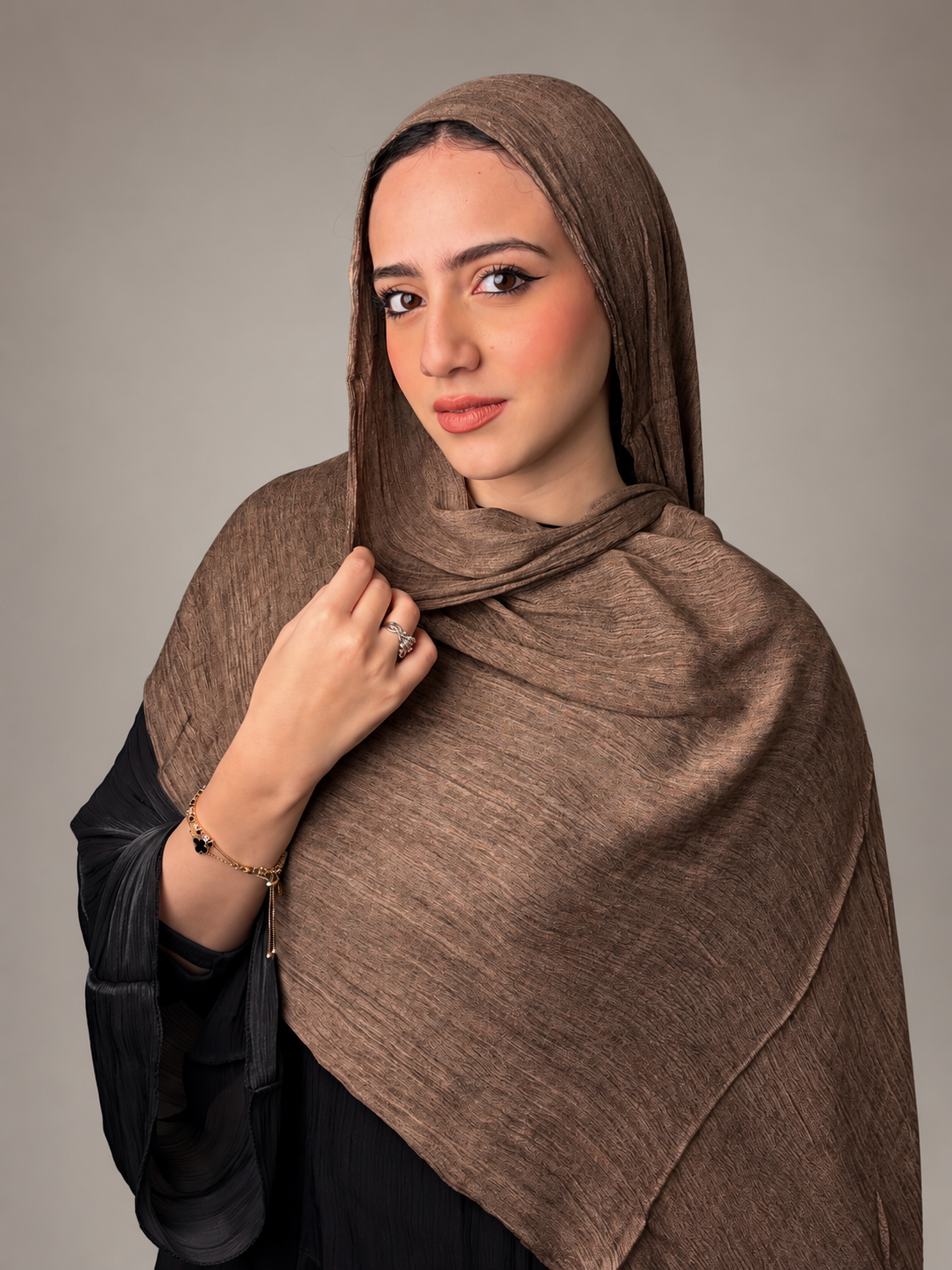 Ruffled scarf - brown
