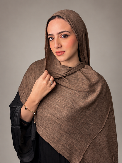 Ruffled scarf - brown