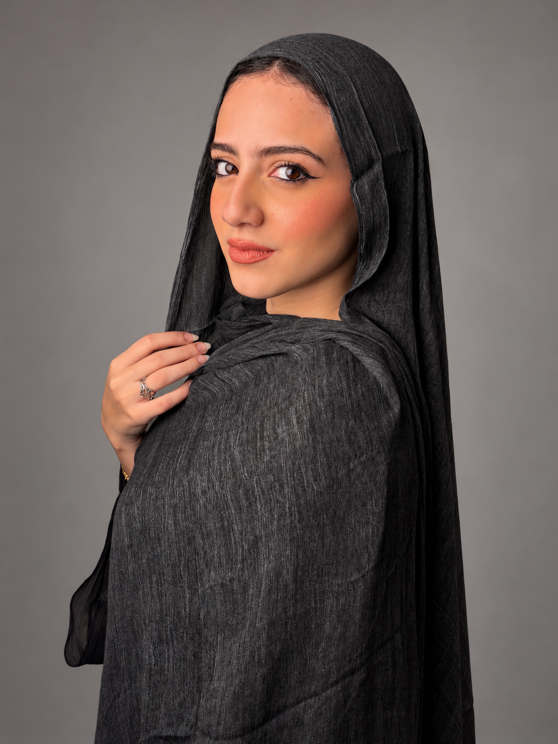 Ruffled scarf - Dark gray