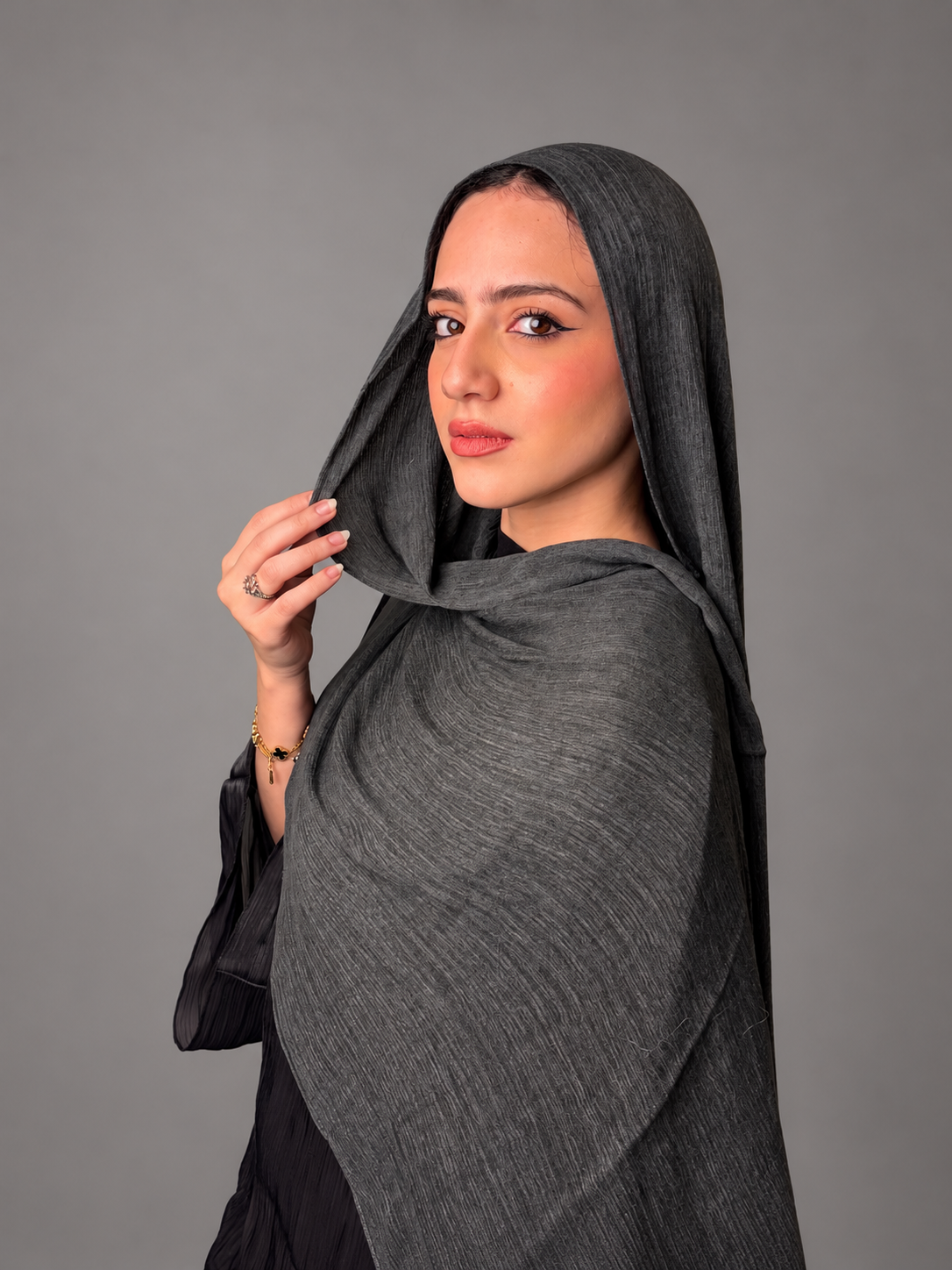 Ruffled scarf - Dark gray 2