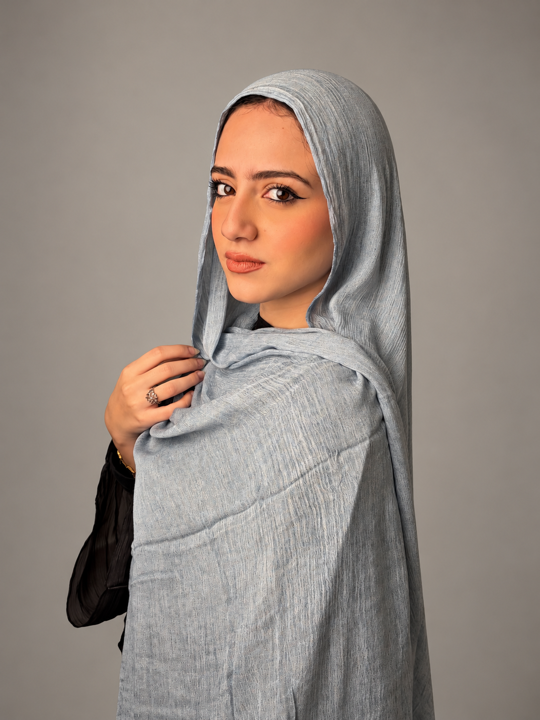 Ruffled scarf - light gray