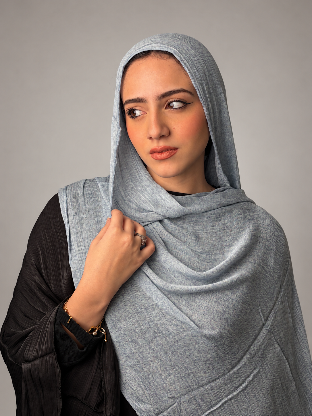 Ruffled scarf - light gray