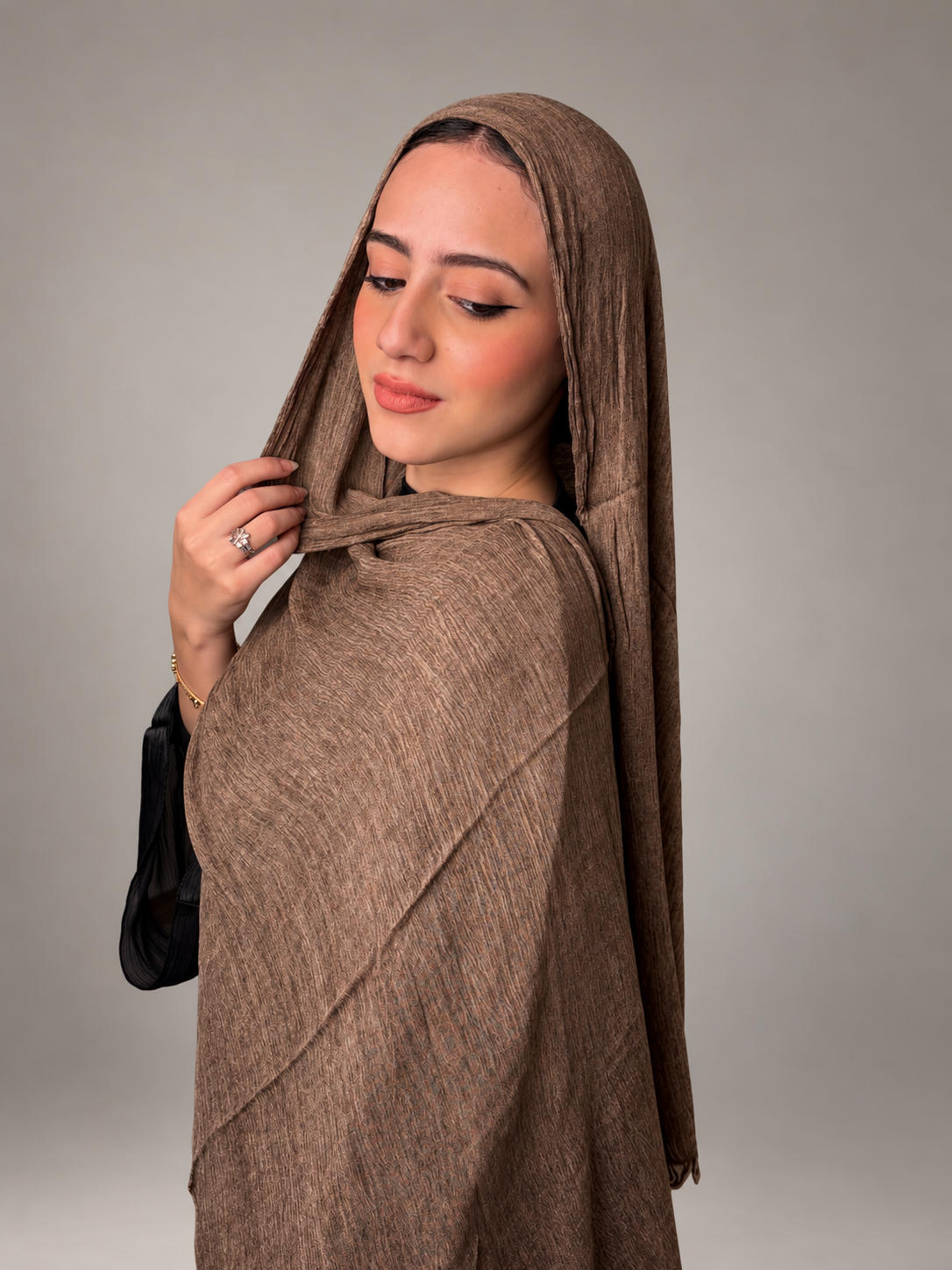 Ruffled scarf - brown